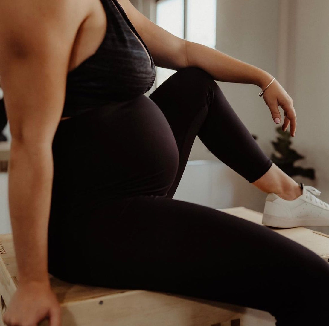 Boobs Growing, Belly Popping, Still Hot — Thank You, Bundle